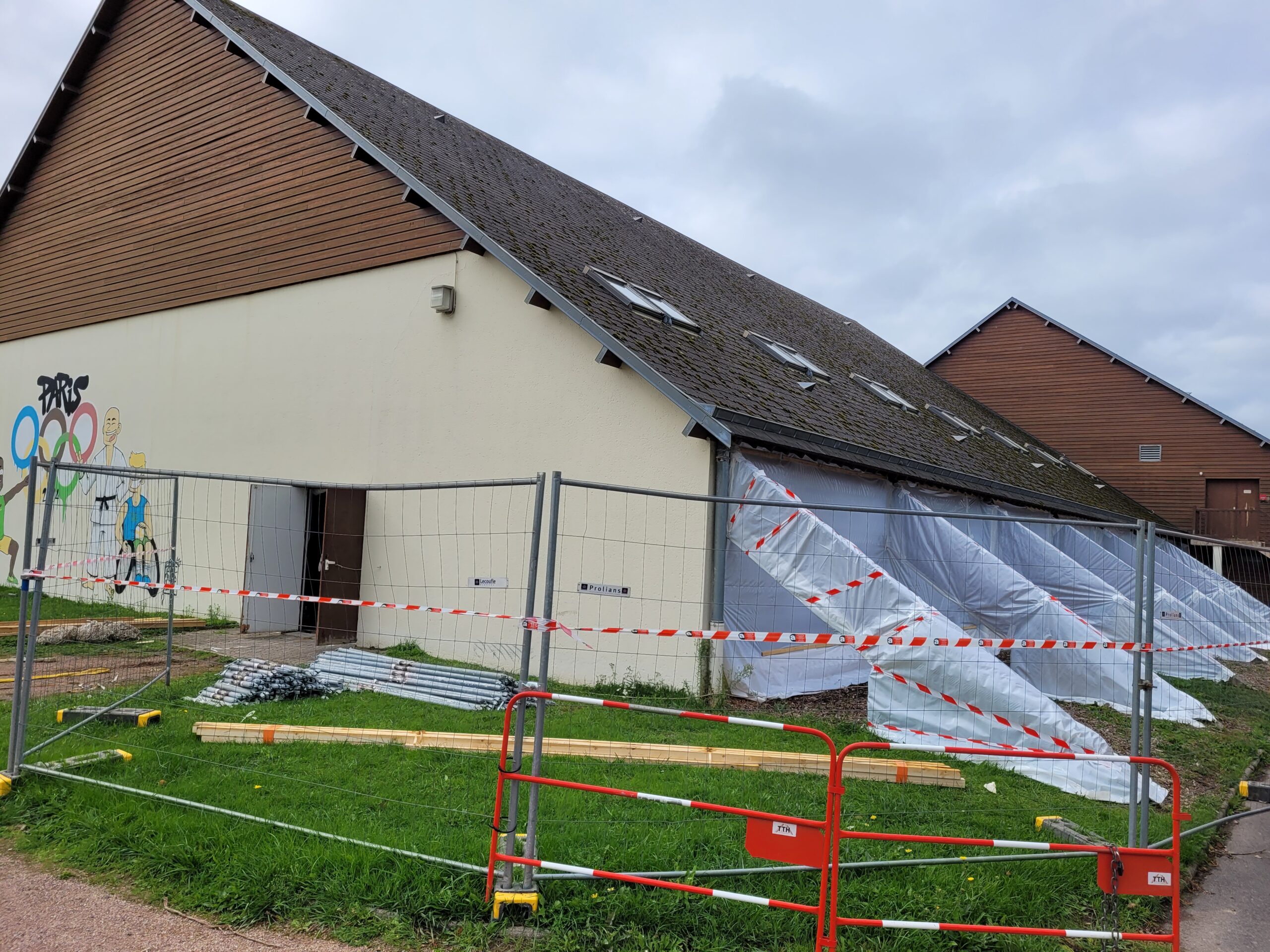 Le Dojo, actuellement en cours de démontage.