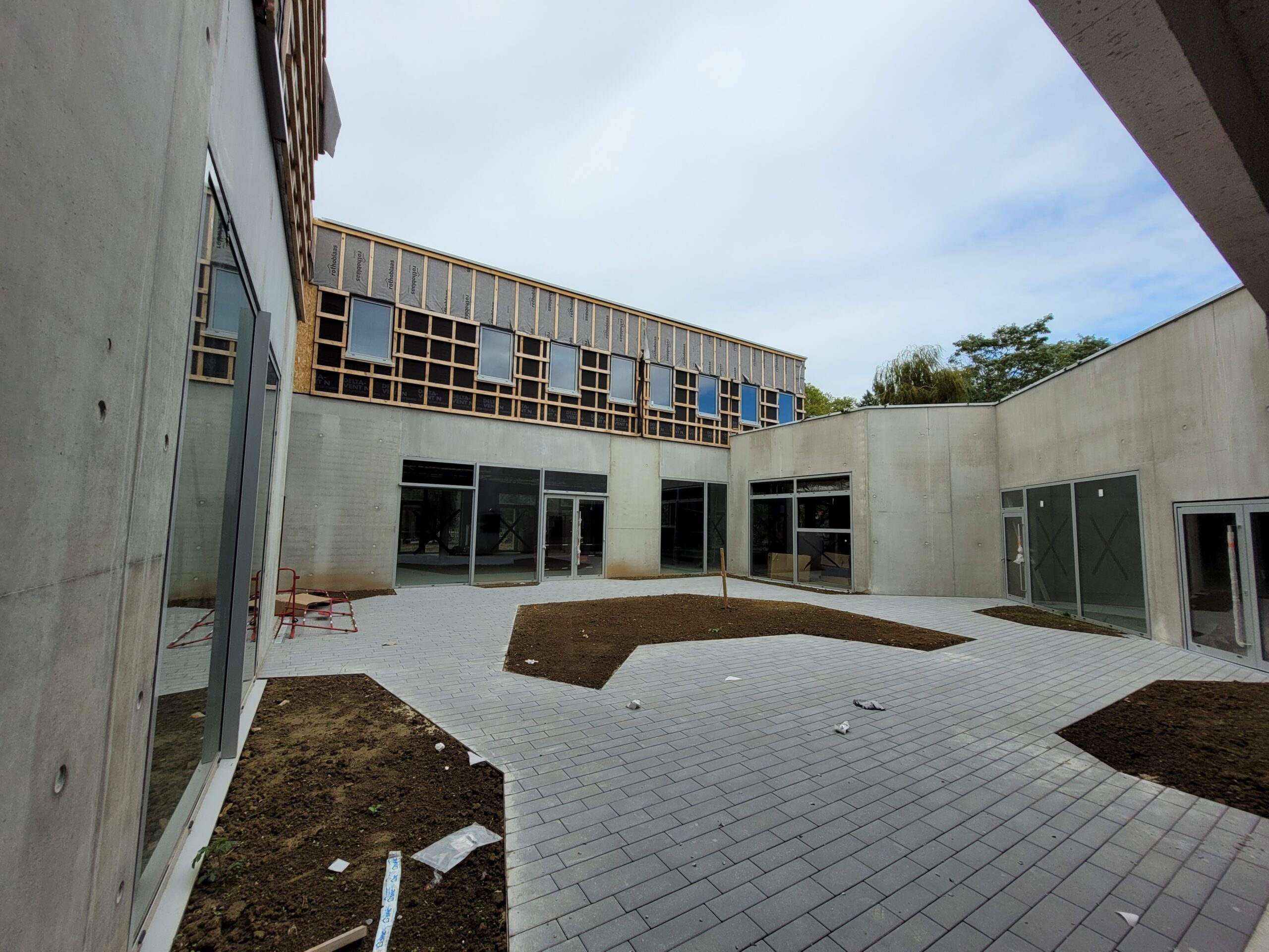 La cour intérieure en construction